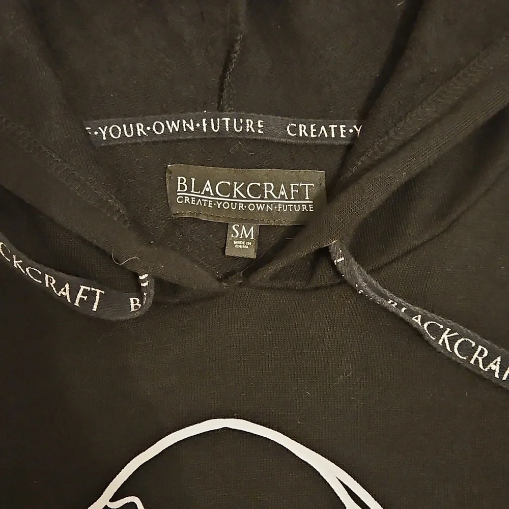 Hot Topic BlackCraft Never Trust The Living Tombstone Girls Hoodie size Small - Picture 3 of 4